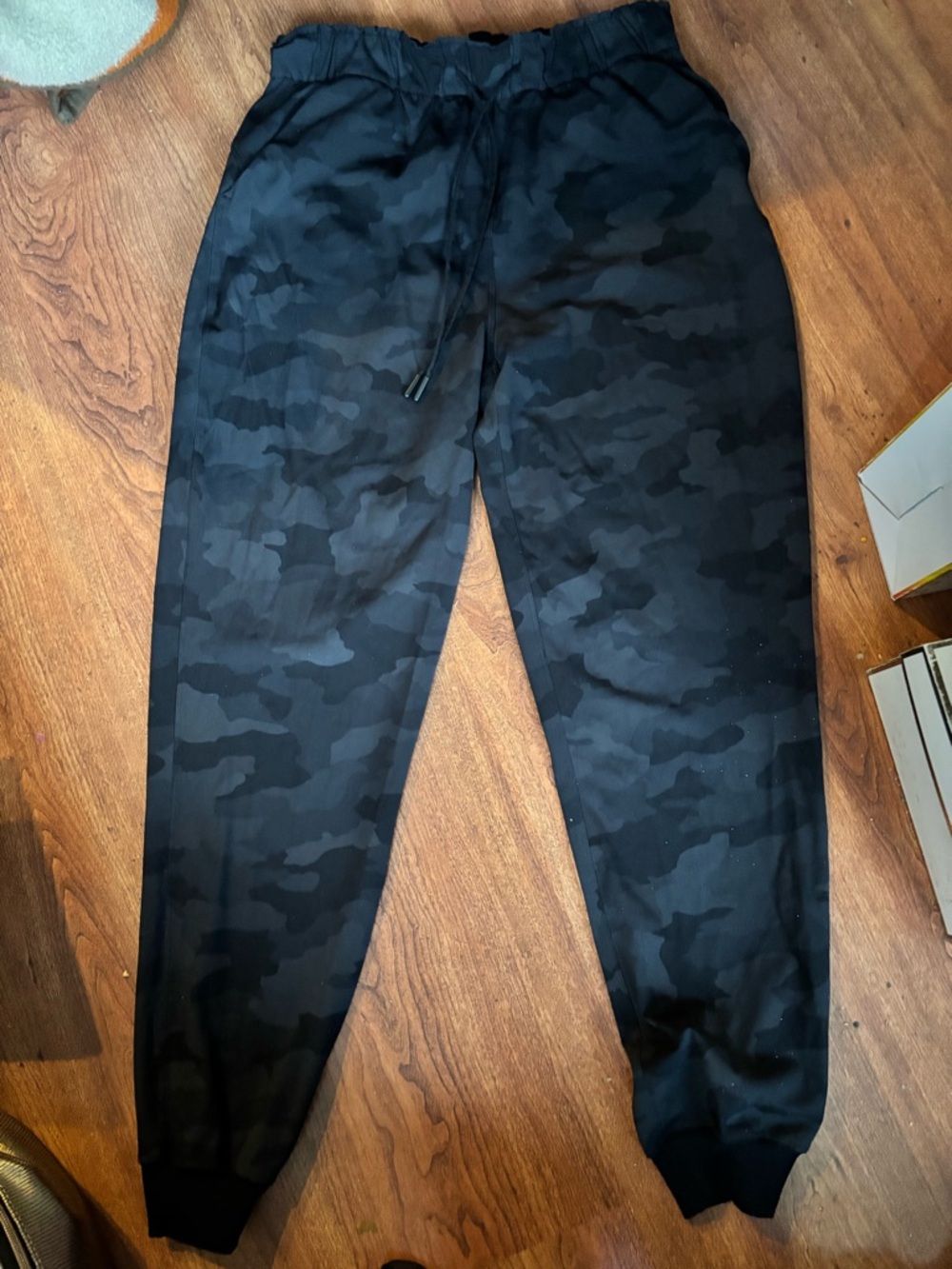 lululemon athletica Women's Keep Moving Grey/Black Camo Jogger Sweatpants Size 8